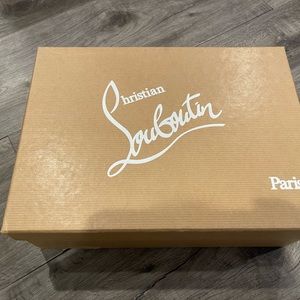 Pre loved Christian Louboutin So Kate 120 Patent BK01 in great condition!